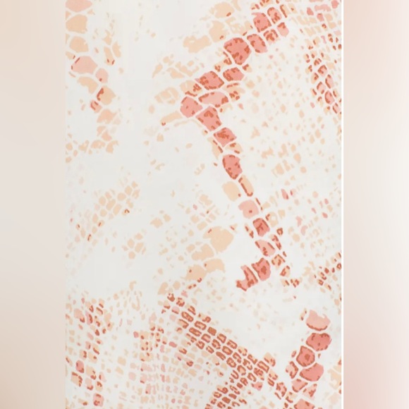 CUPCAKES AND CASHMERE HERMOSA SNAKE SKIN CAMi-TANK.    SIZE S - Picture 7 of 14